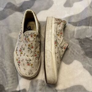 🍄 Vans White Floral Slip on Sneakers